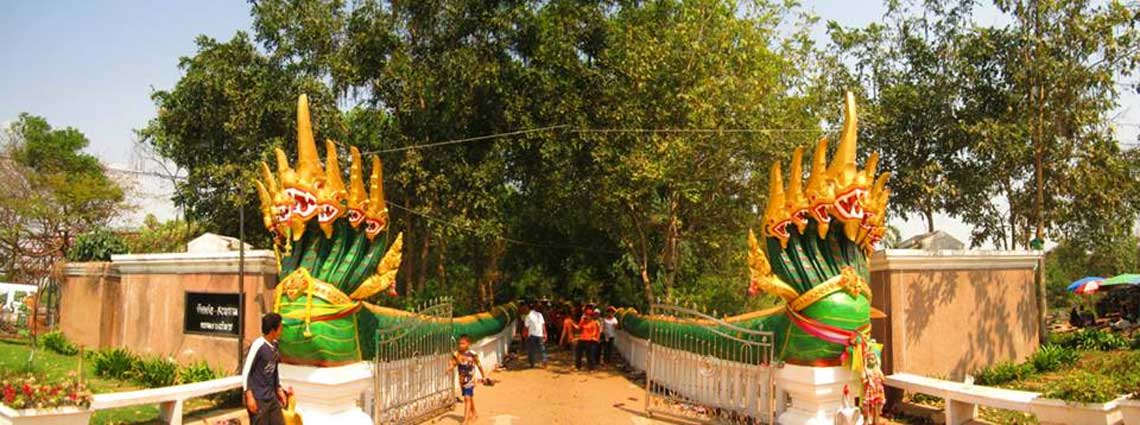 Entrance to the temple Wat Kham Chanot